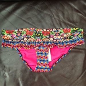 Jessica Simpson swim bottoms, new with tags.
